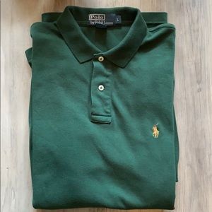 Short-sleeve polo shirt.